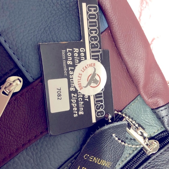 🆕Concealed weapon leather 🔫 locking compartment for gun🔫 leather handbag NWT - Picture 4 of 16